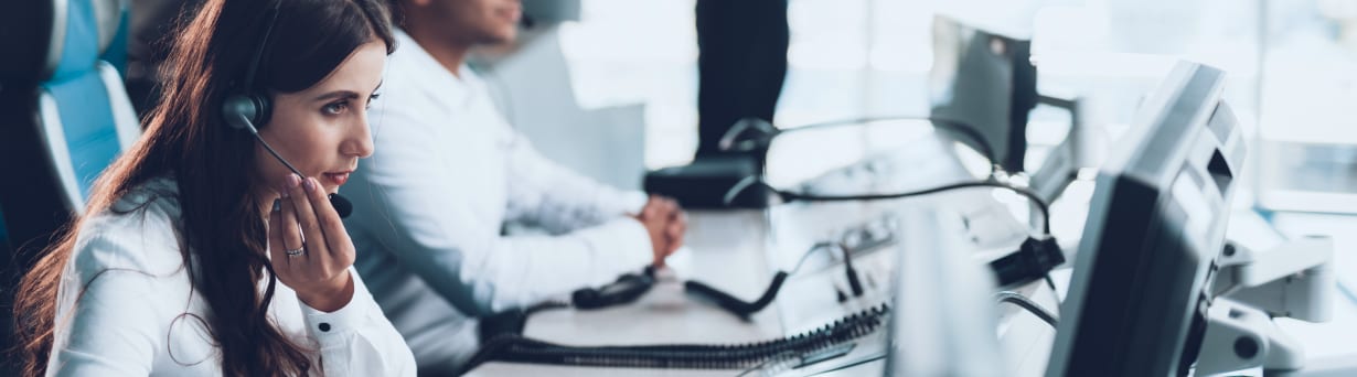 Un agent du service à la clientèle communique avec les clients au moyen d’un forfait d’appels entrants sans frais de Bell. Ce forfait permet à vos clients de communiquer avec votre entreprise sans frais, peu importe où ils se trouvent au Canada.